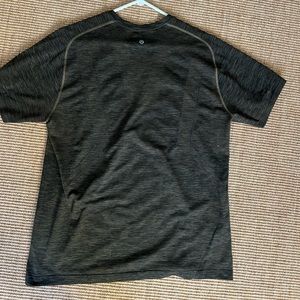 Lululemon men’s Metal Vent Tech Short Sleeve Shirt